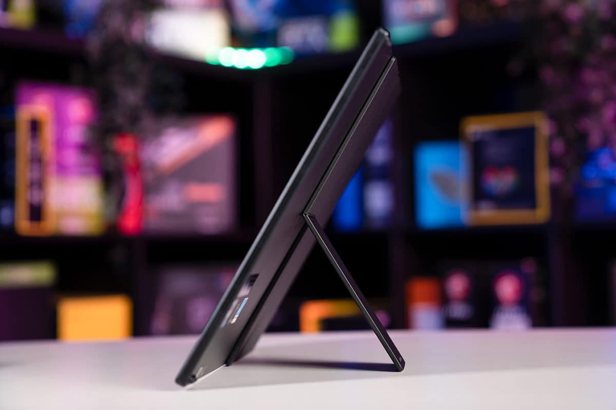 ASUS Zenbook 17 Fold OLED 41